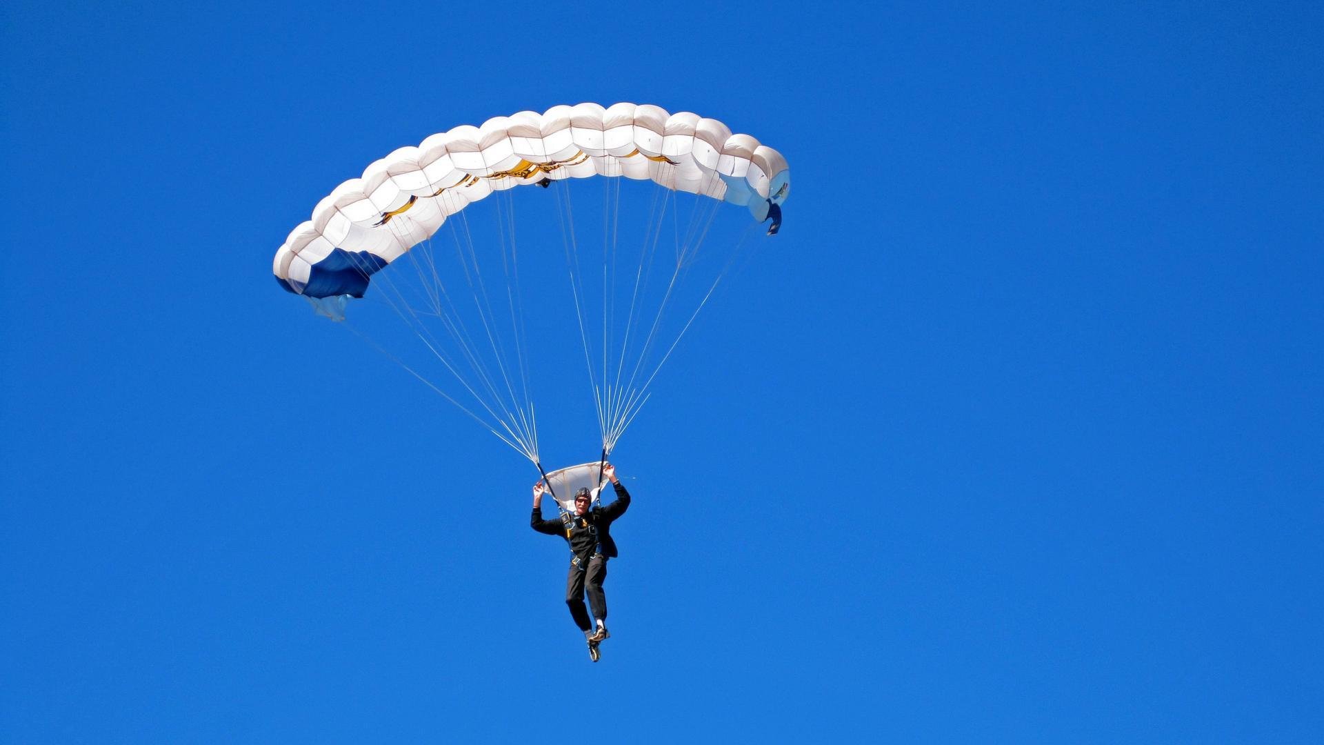 足球赛事直播支持多语种解说，足球比赛语音直播